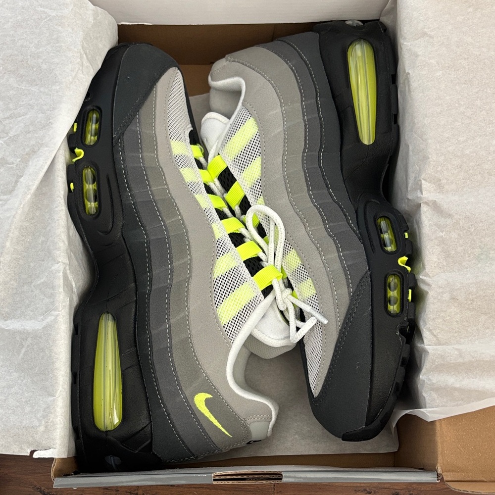 Nike Men's Air Max 95 Big Bubble Black Gray Volt Sneakers